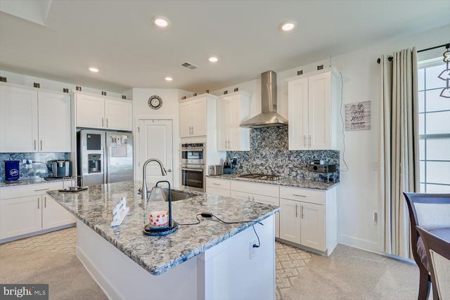 25 STARLIGHT DR, Monroe Township, NJ 08831