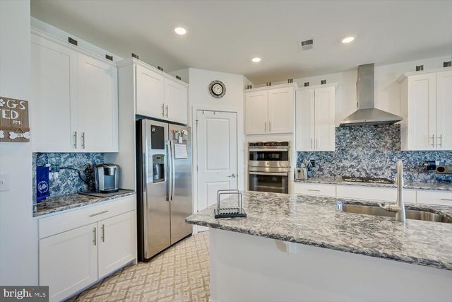 25 STARLIGHT DR, Monroe Township, NJ 08831