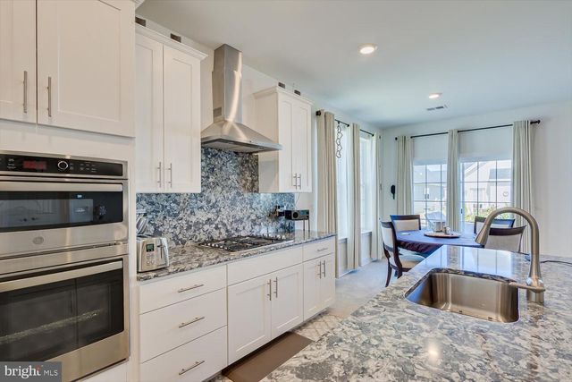 25 STARLIGHT DR, Monroe Township, NJ 08831