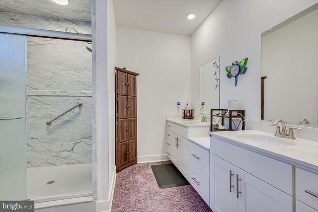 25 STARLIGHT DR, Monroe Township, NJ 08831