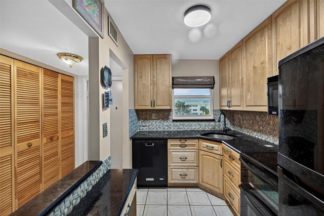 2900 N Pine Island Rd 312, Sunrise, FL 33322