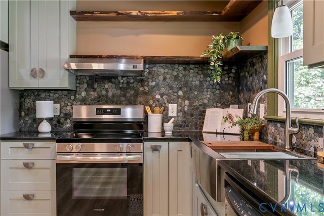 4223 Roundhill Dr, Chesterfield, VA 23832
