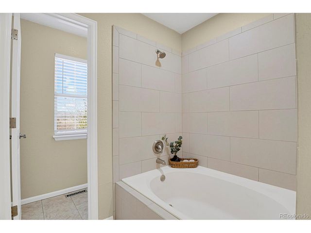 2916 W Long Cir D, Littleton, CO 80120