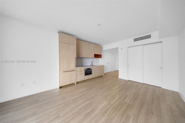 90 NE 32 1013, Miami, FL 33137