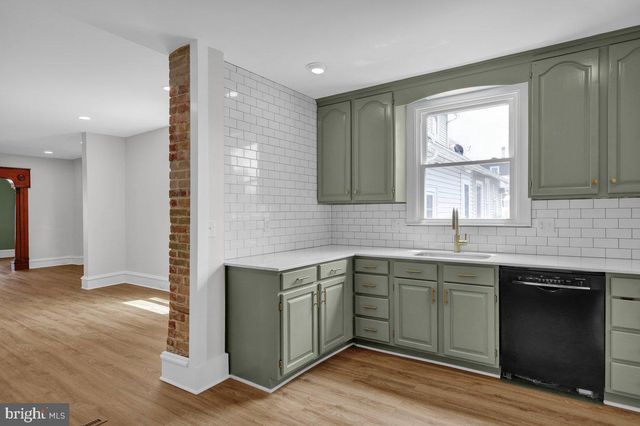 424 WALNUT ST, Denver, PA 17517