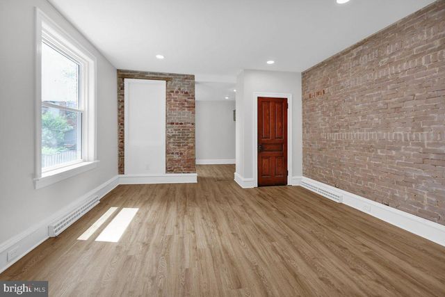 424 WALNUT ST, Denver, PA 17517