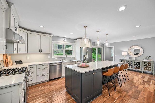 12515 Elmhurst PARKWAY, Elm Grove, WI 53122