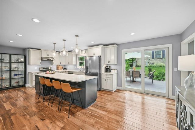 12515 Elmhurst PARKWAY, Elm Grove, WI 53122