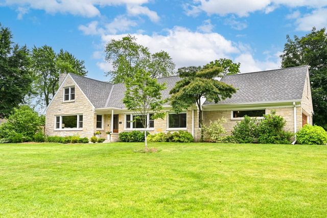 12515 Elmhurst PARKWAY, Elm Grove, WI 53122