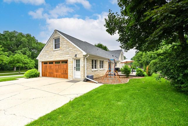 12515 Elmhurst PARKWAY, Elm Grove, WI 53122