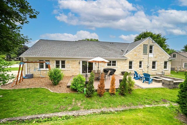 12515 Elmhurst PARKWAY, Elm Grove, WI 53122