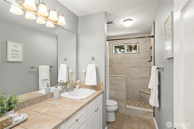 2505 211th Avenue E, Lake Tapps, WA 98391