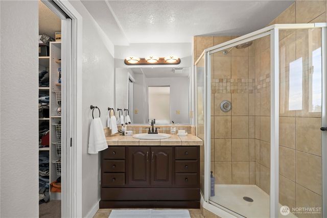 2505 211th Avenue E, Lake Tapps, WA 98391