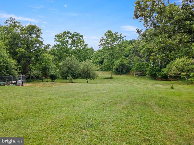 1233 COUNTRY BROOK RD, Toms Brook, VA 22660