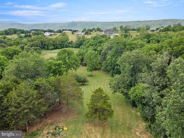 1233 COUNTRY BROOK RD, Toms Brook, VA 22660