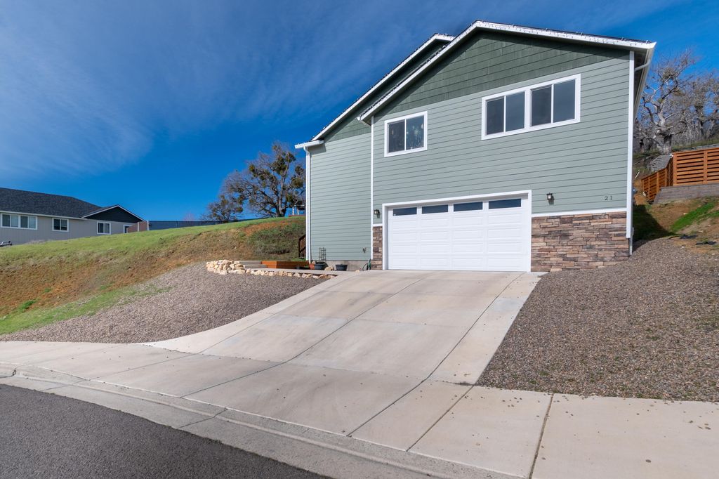 21 Cerulean Terrace, Eagle Point, OR 97524