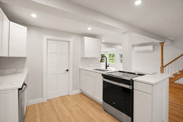 86 Lakeview Ave, Taunton, MA 02780