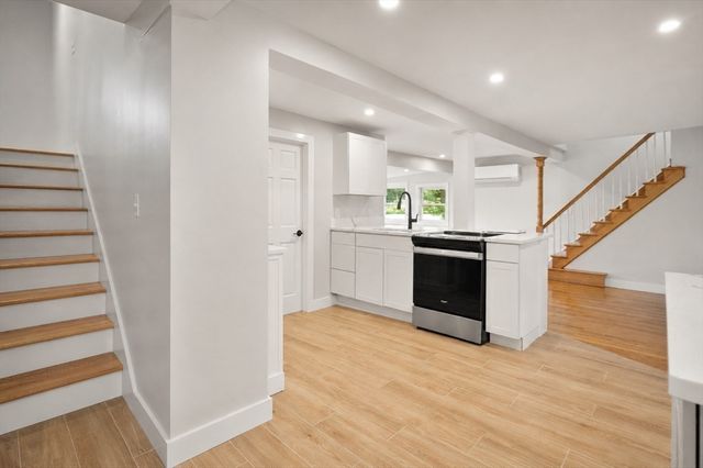 86 Lakeview Ave, Taunton, MA 02780