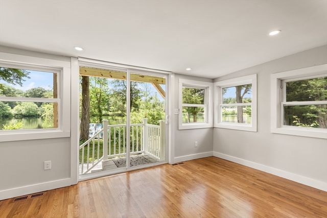 86 Lakeview Ave, Taunton, MA 02780
