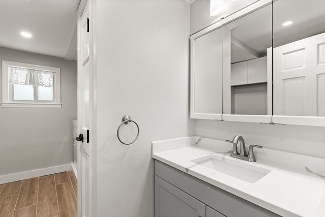 86 Lakeview Ave, Taunton, MA 02780