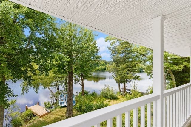86 Lakeview Ave, Taunton, MA 02780