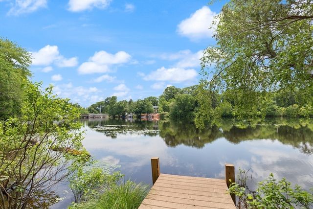 86 Lakeview Ave, Taunton, MA 02780