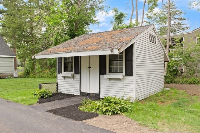 86 Lakeview Ave, Taunton, MA 02780