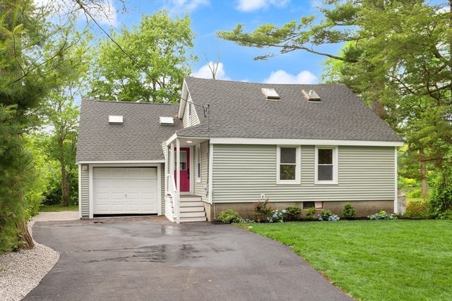 86 Lakeview Ave, Taunton, MA 02780
