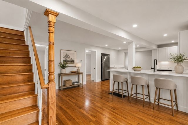 86 Lakeview Ave, Taunton, MA 02780