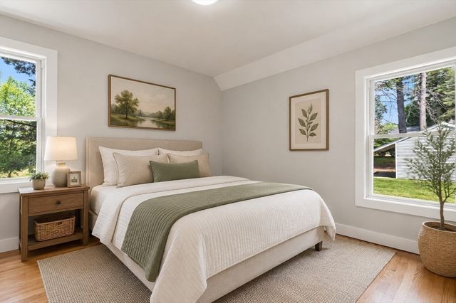 86 Lakeview Ave, Taunton, MA 02780