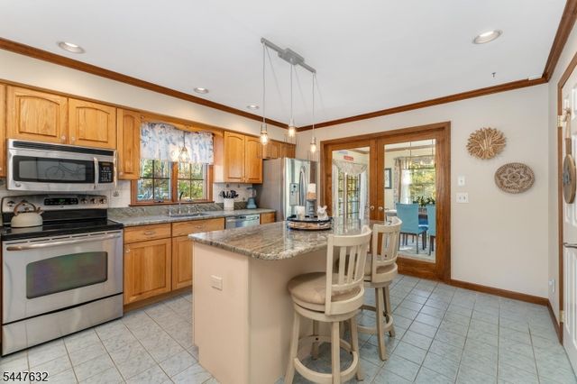 36 Mackenzie Rd, Hampton Boro, NJ 08827