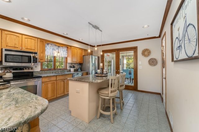 36 Mackenzie Rd, Hampton Boro, NJ 08827