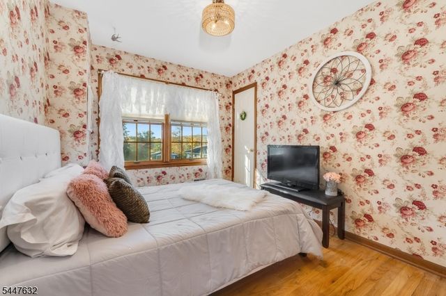 36 Mackenzie Rd, Hampton Boro, NJ 08827