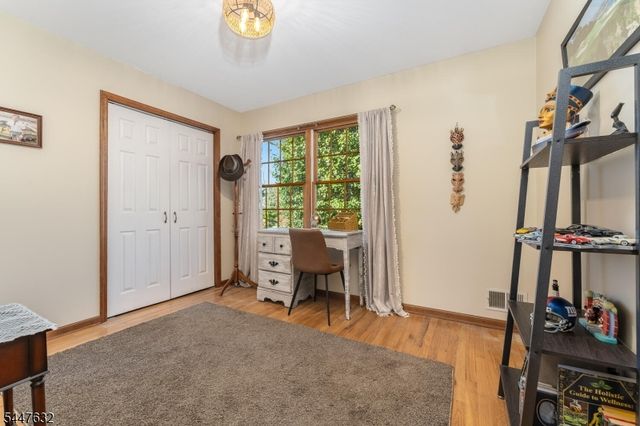 36 Mackenzie Rd, Hampton Boro, NJ 08827