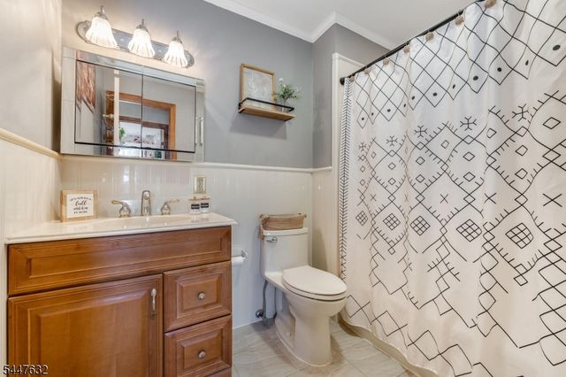 36 Mackenzie Rd, Hampton Boro, NJ 08827