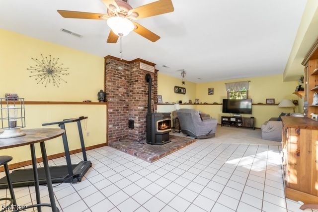 36 Mackenzie Rd, Hampton Boro, NJ 08827