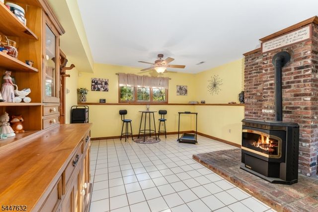 36 Mackenzie Rd, Hampton Boro, NJ 08827