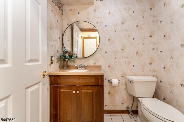36 Mackenzie Rd, Hampton Boro, NJ 08827