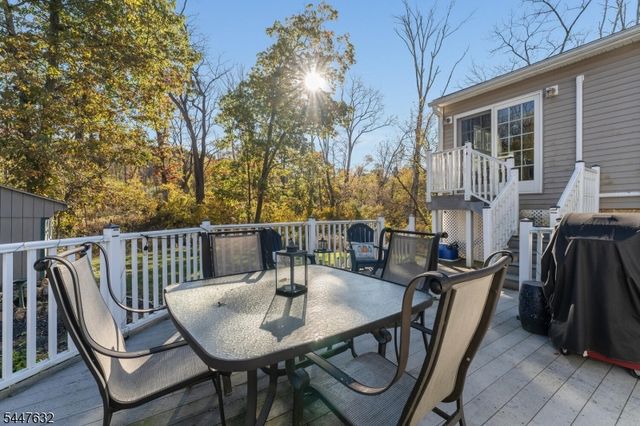 36 Mackenzie Rd, Hampton Boro, NJ 08827