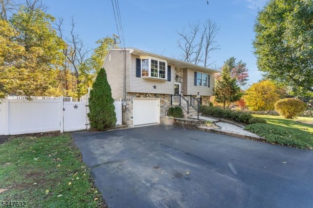 36 Mackenzie Rd, Hampton Boro, NJ 08827