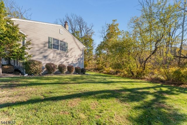 36 Mackenzie Rd, Hampton Boro, NJ 08827