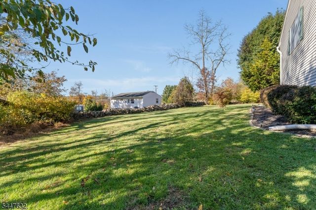 36 Mackenzie Rd, Hampton Boro, NJ 08827