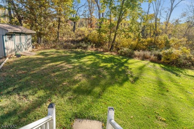 36 Mackenzie Rd, Hampton Boro, NJ 08827