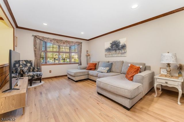 36 Mackenzie Rd, Hampton Boro, NJ 08827