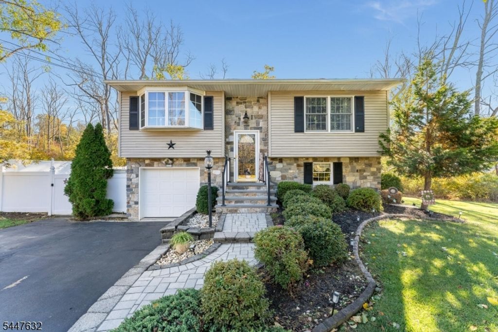 36 Mackenzie Rd, Hampton Boro, NJ 08827