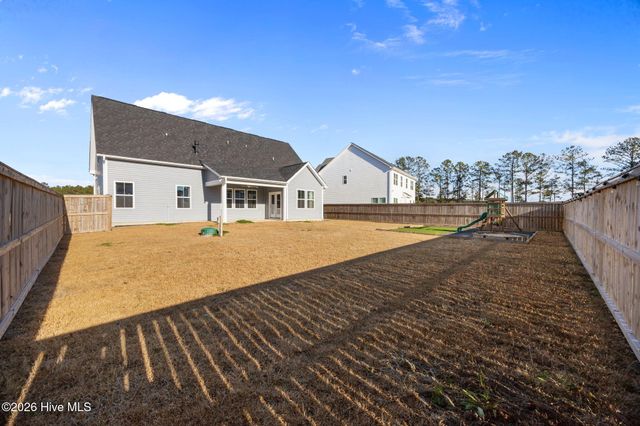 604 Larkspur Lane, Hubert, NC 28539