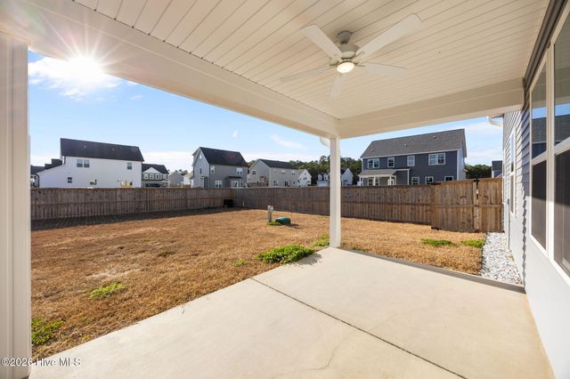 604 Larkspur Lane, Hubert, NC 28539