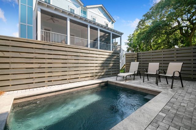108 E Hudson Avenue, Folly Beach, SC 29439