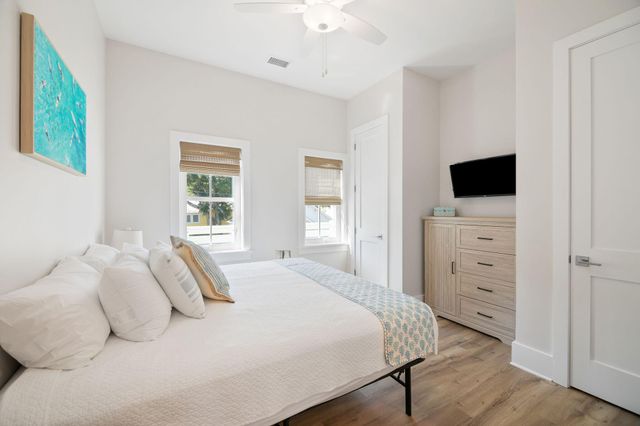 108 E Hudson Avenue, Folly Beach, SC 29439