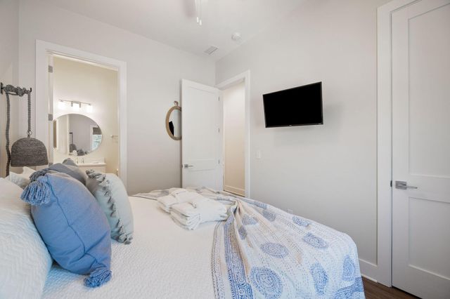 108 E Hudson Avenue, Folly Beach, SC 29439
